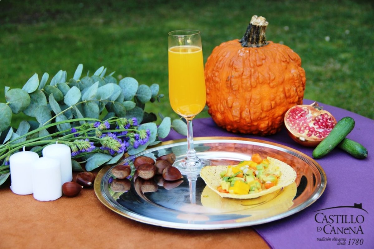 Receta de Cup de mandarina y cava con tortilla de aguacate, mango y papaya  - Castillo de Canena